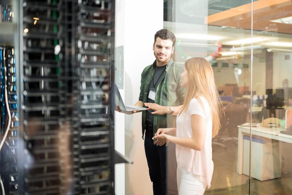 Hosting Administrado VS. Hosting No Administrado Hosting Administrado VS. Hosting No Administrado